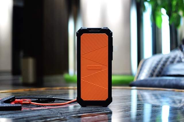 在网上选了一个月的汽车应急电源，最后我入手了autowit超级电容应急电源