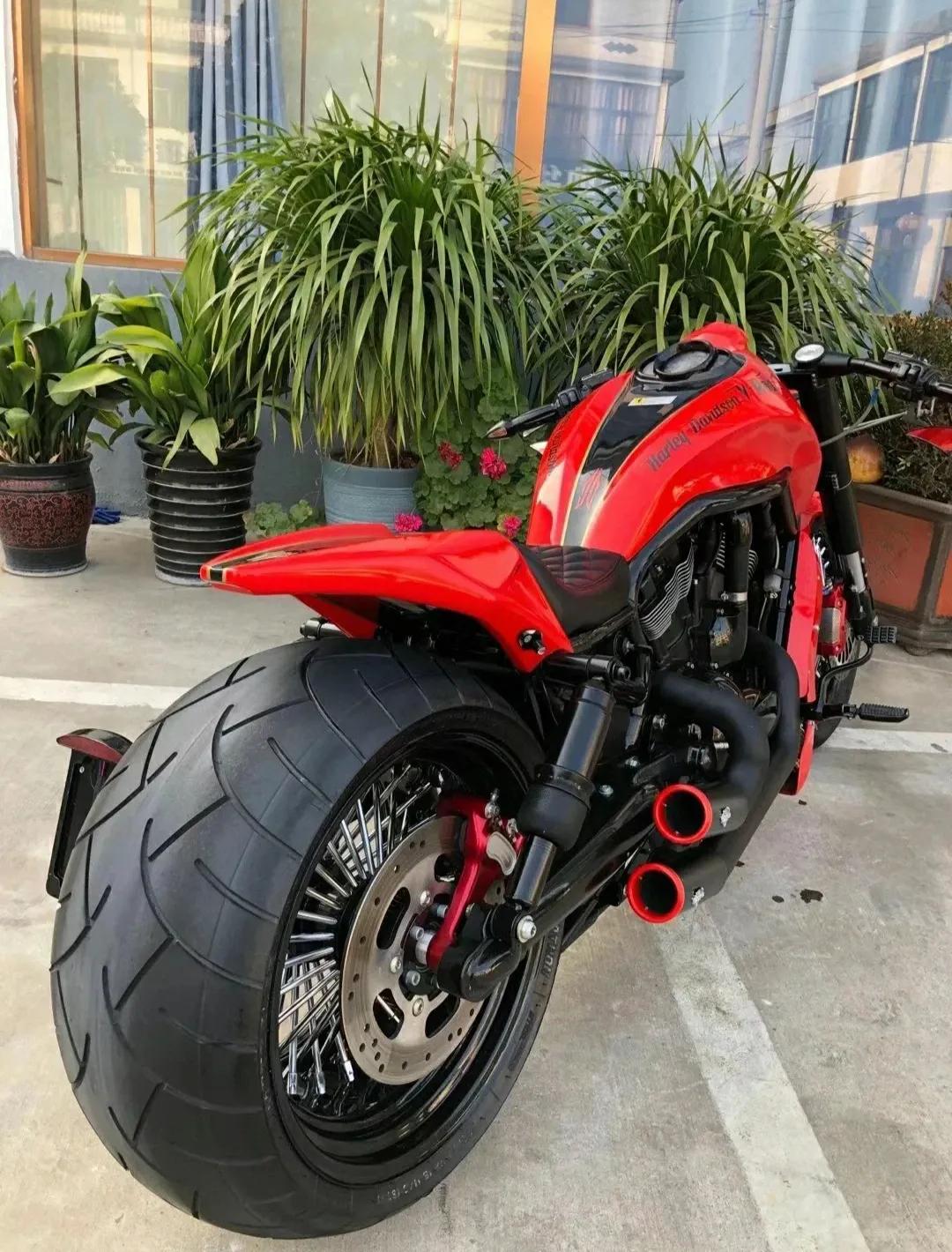 这摩托车太帅了吧,简直帅的无边际了 这摩托车可是个顶级的大魔