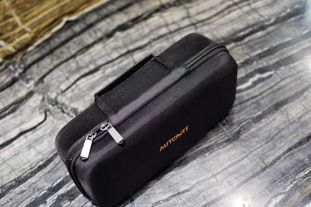 在网上选了一个月的汽车应急电源，最后我入手了autowit超级电容应急电源