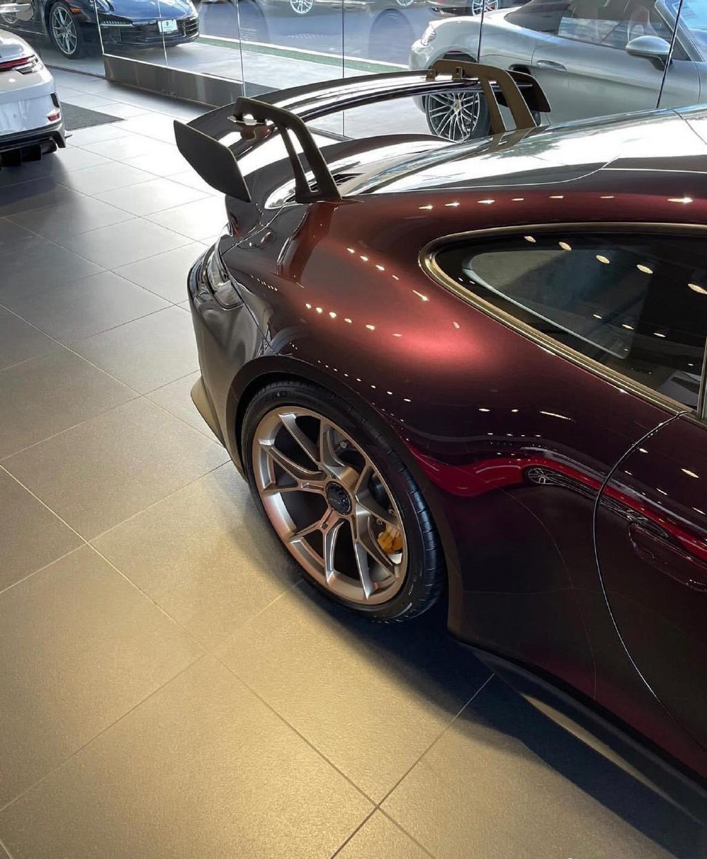 致命诱惑紫水晶保时捷911 gt3 这配色没有人会不心动