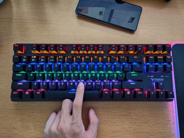 雷柏V500Pro-87机械键盘评测：既能无线连接也能有线连接