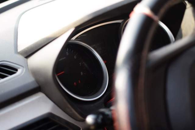 在网上选了一个月的汽车应急电源，最后我入手了autowit超级电容应急电源