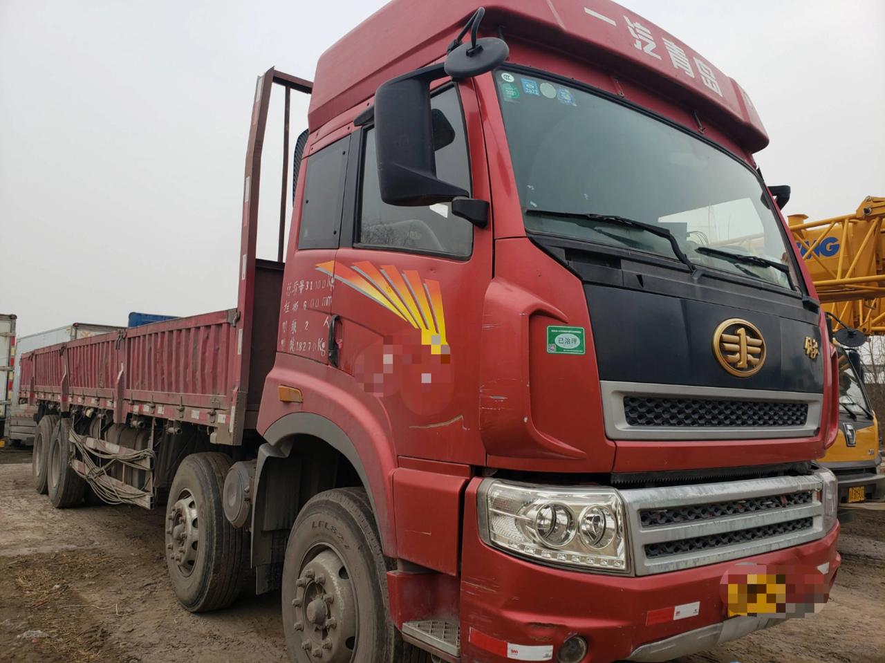 15年10月上户解放前四后八平板国四大柴280马力发动机