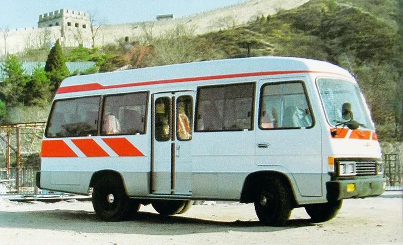 北旅面包车,90年代北京小公共汽车的主力车型,名气略逊于红叶
