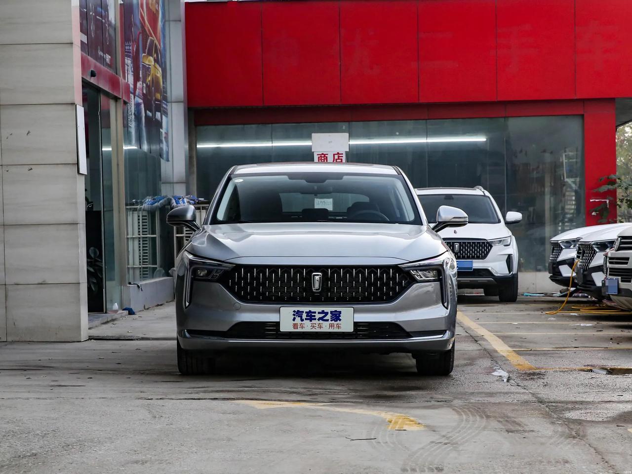 新晋网红车型一汽奔腾b7007中型轿车2800超长轴距18吋轮毂新车上架