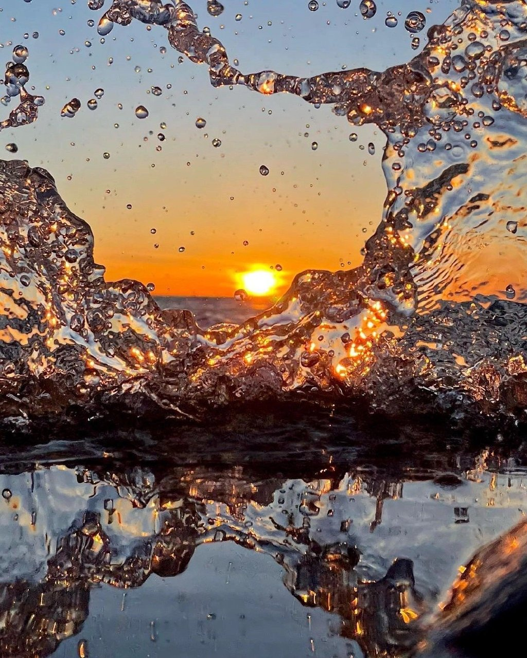 海水的颜色 来源 紫色背景图你和萤火虫有两个共同点 在我眼里都会发光 天天看点