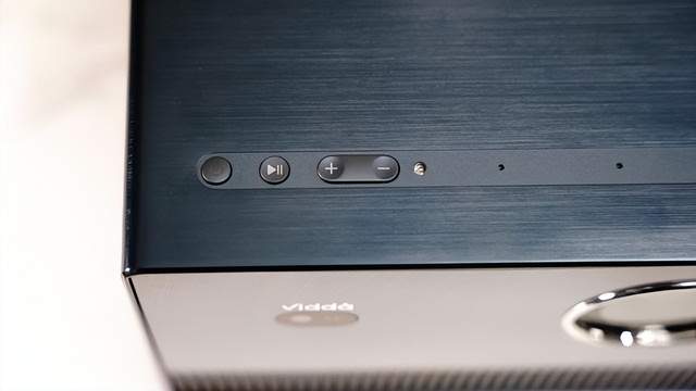 年轻人第一台4K投影仪，Vidda C1与峰米V10，谁能更胜一筹？