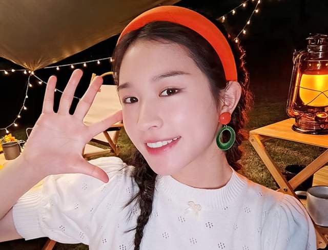 荣耀 80SE引领时尚先锋，打造屏幕美学：10.7亿色显+1920Hz调光