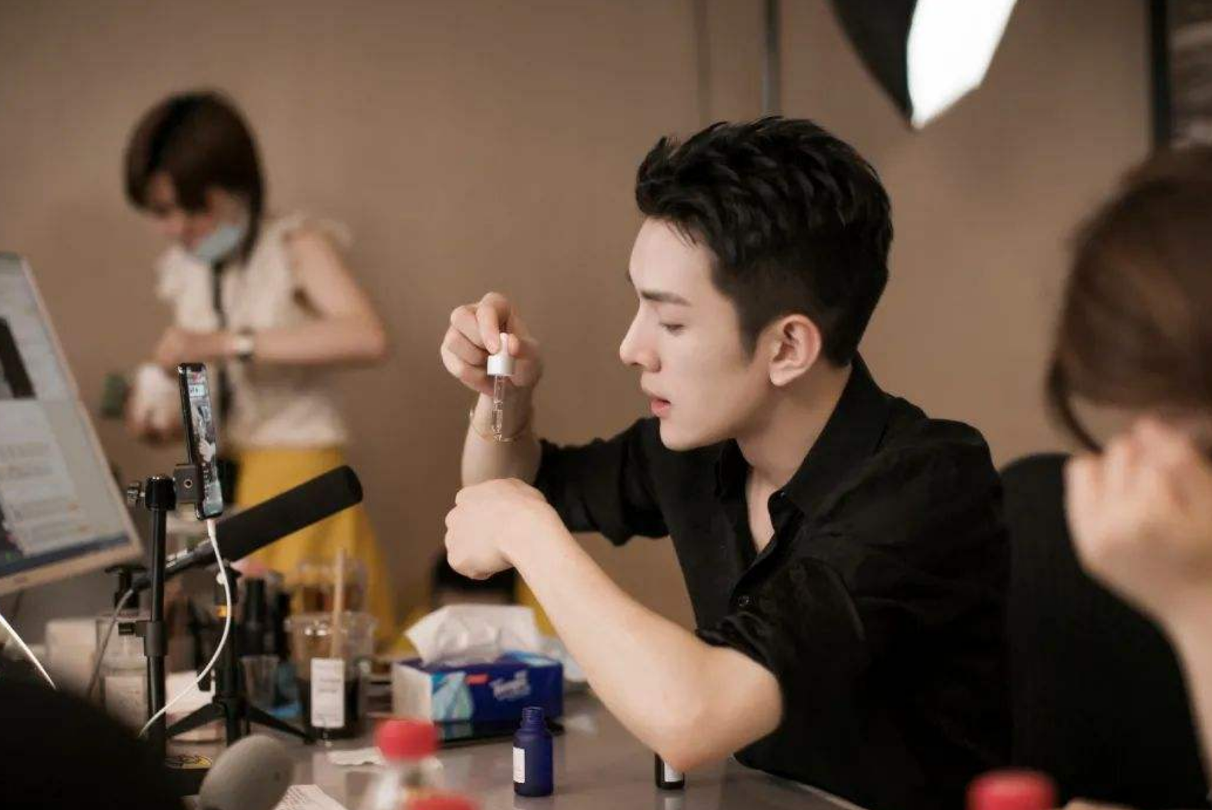 找主播带货卖包赚钱不