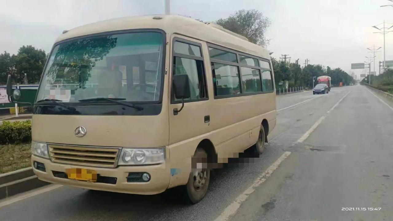 18年10月江铃晶马19座公路客运中型普通客车599米长有营运档案国5柴油