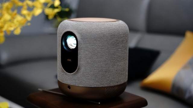 年轻人第一台4K投影仪，Vidda C1与峰米V10，谁能更胜一筹？