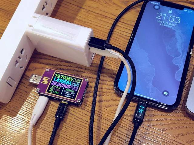 年终好物推荐：一个顶多个，ORICO 100W氮化镓充电器上手实测