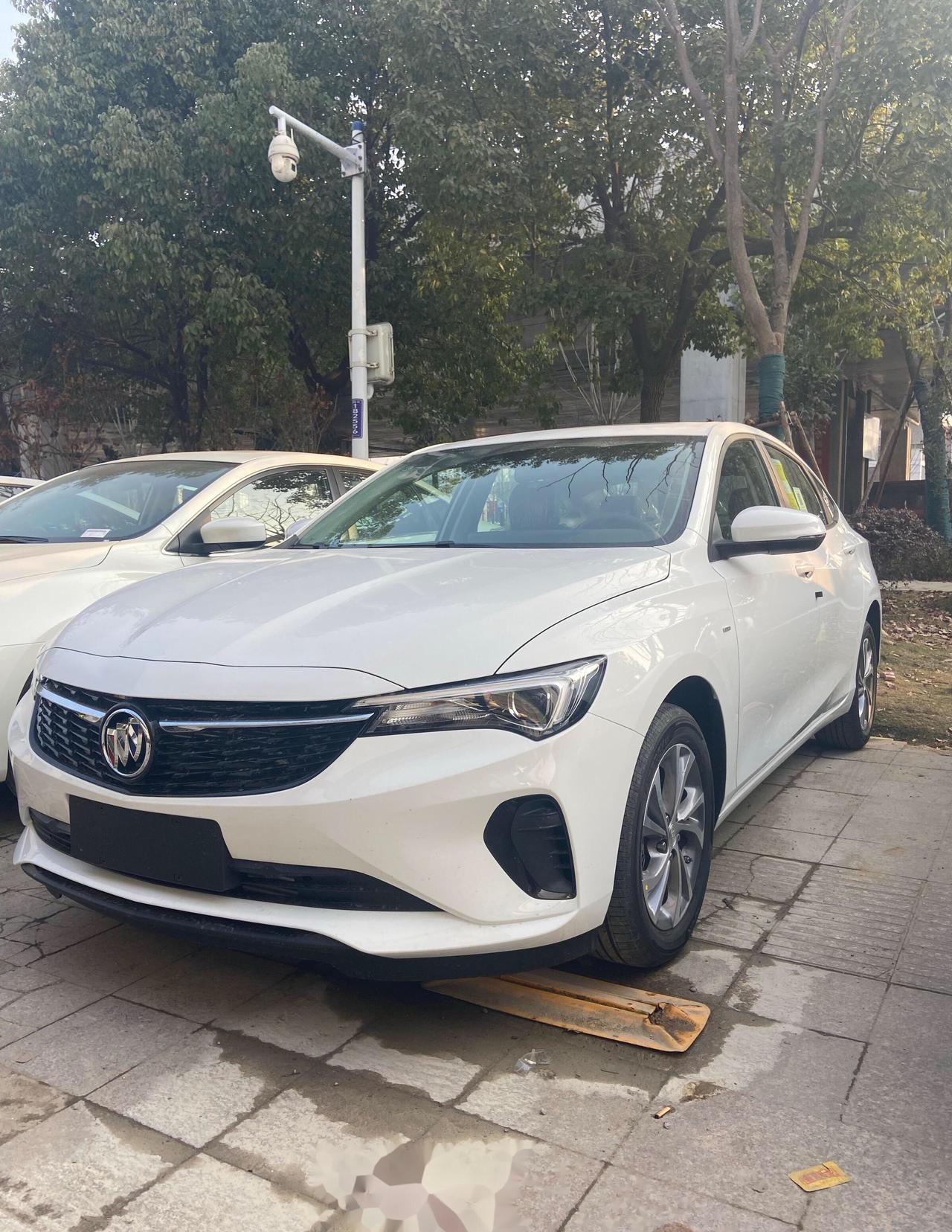 1最新报价 别克威朗乐享版指导价139900元,团