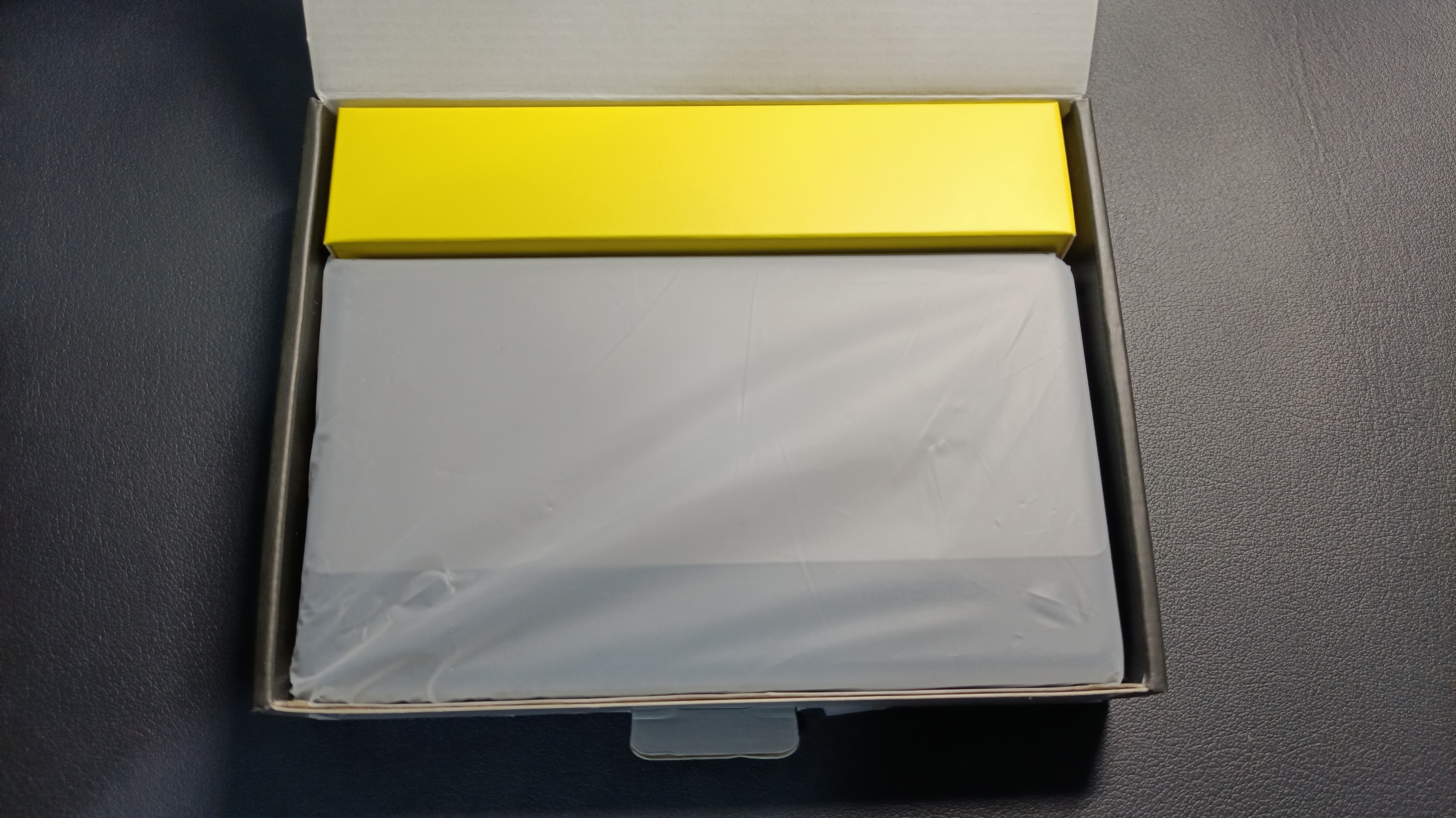 给笔记本充,双100W快充的Aohi充电宝!电芯10年不坏,出差福音