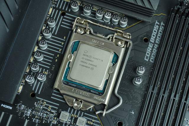 白装机三件套由艾湃电竞盖亚GAIA引领，白机箱焕发靓丽色彩