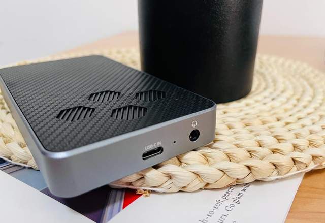 小巧便携多功能，10Gbps 十合一硬盘盒扩展坞：打工人的办公利器