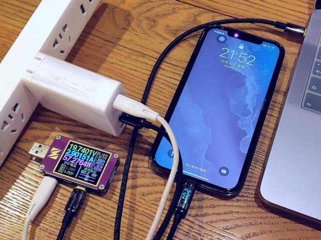 年终好物推荐：一个顶多个，ORICO 100W氮化镓充电器上手实测