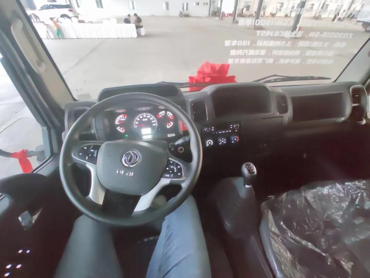 东风最近推出的王牌轻卡东风凯普特k6星云42米冷藏车搭载东风日产30