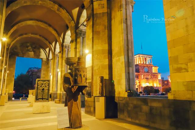 【亚美尼亚】旅行不可错过的地方！夜幕下的埃里温共和国广场