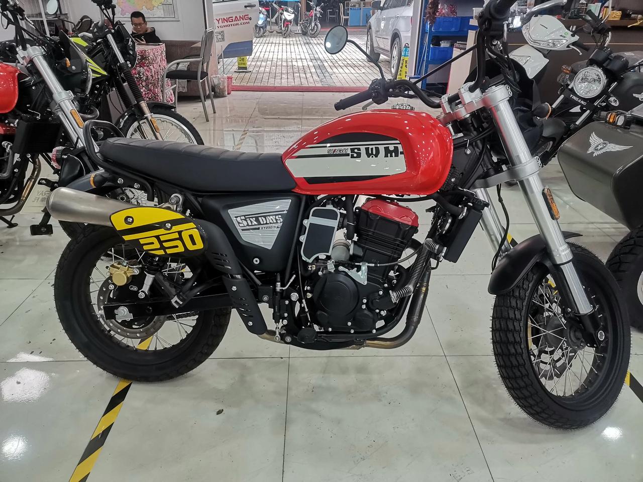 这一款是鑫源的小六天250,250排量单缸水冷发动机,属于低