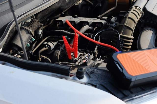 在网上选了一个月的汽车应急电源，最后我入手了autowit超级电容应急电源