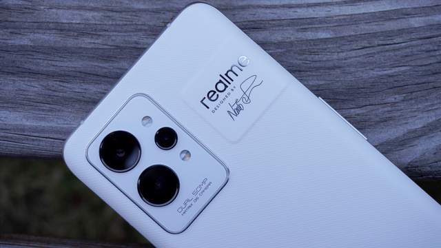 初次入局高端市场，挑战最强2k直屏，真我GT2 pro强势来袭