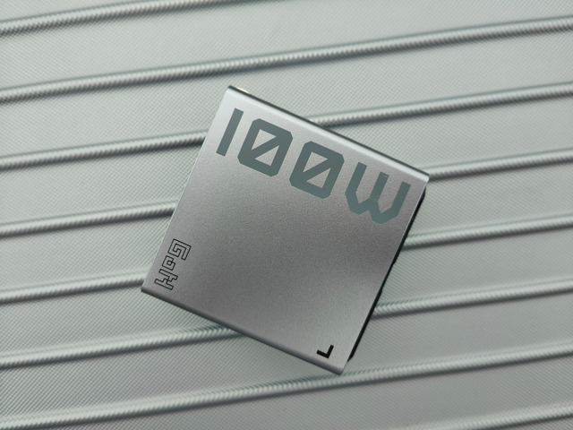 努比亚100W氮化镓，双C口，轻便又方便