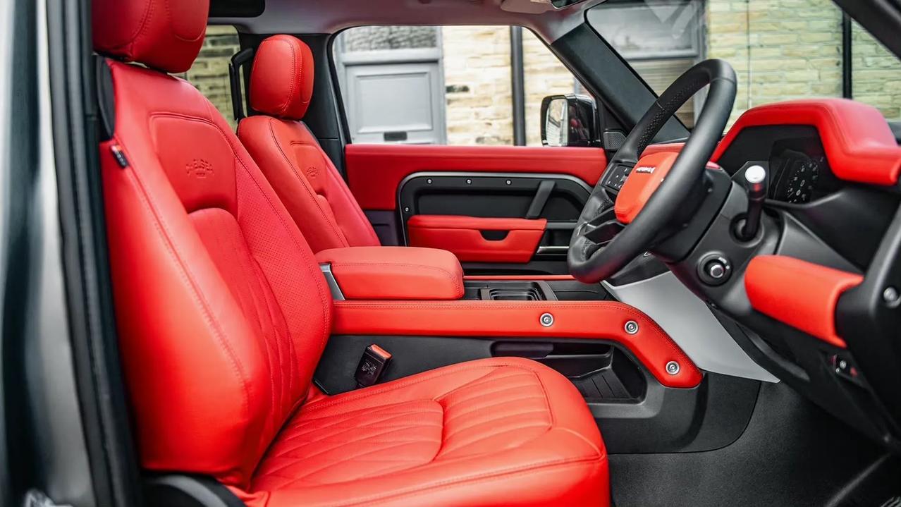 路虎新卫士90红内饰