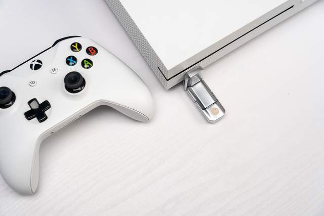 不拆机就能扩容？老款Xbox想要扩容竟如此简单