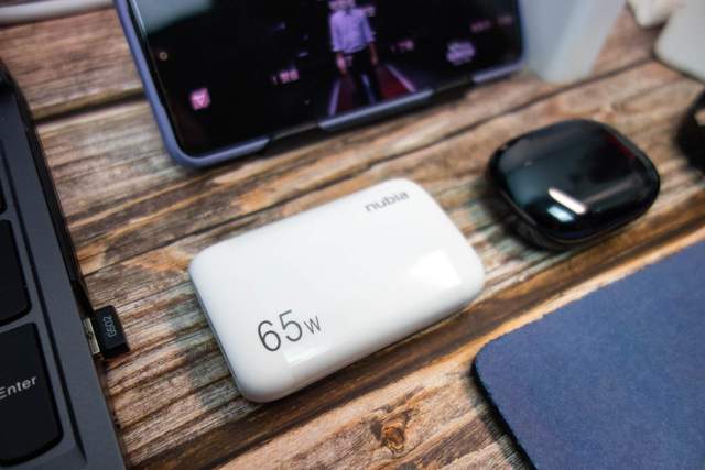 充电器超薄进化，努比亚大白65W超薄氮化镓充电器成为我的心头好
