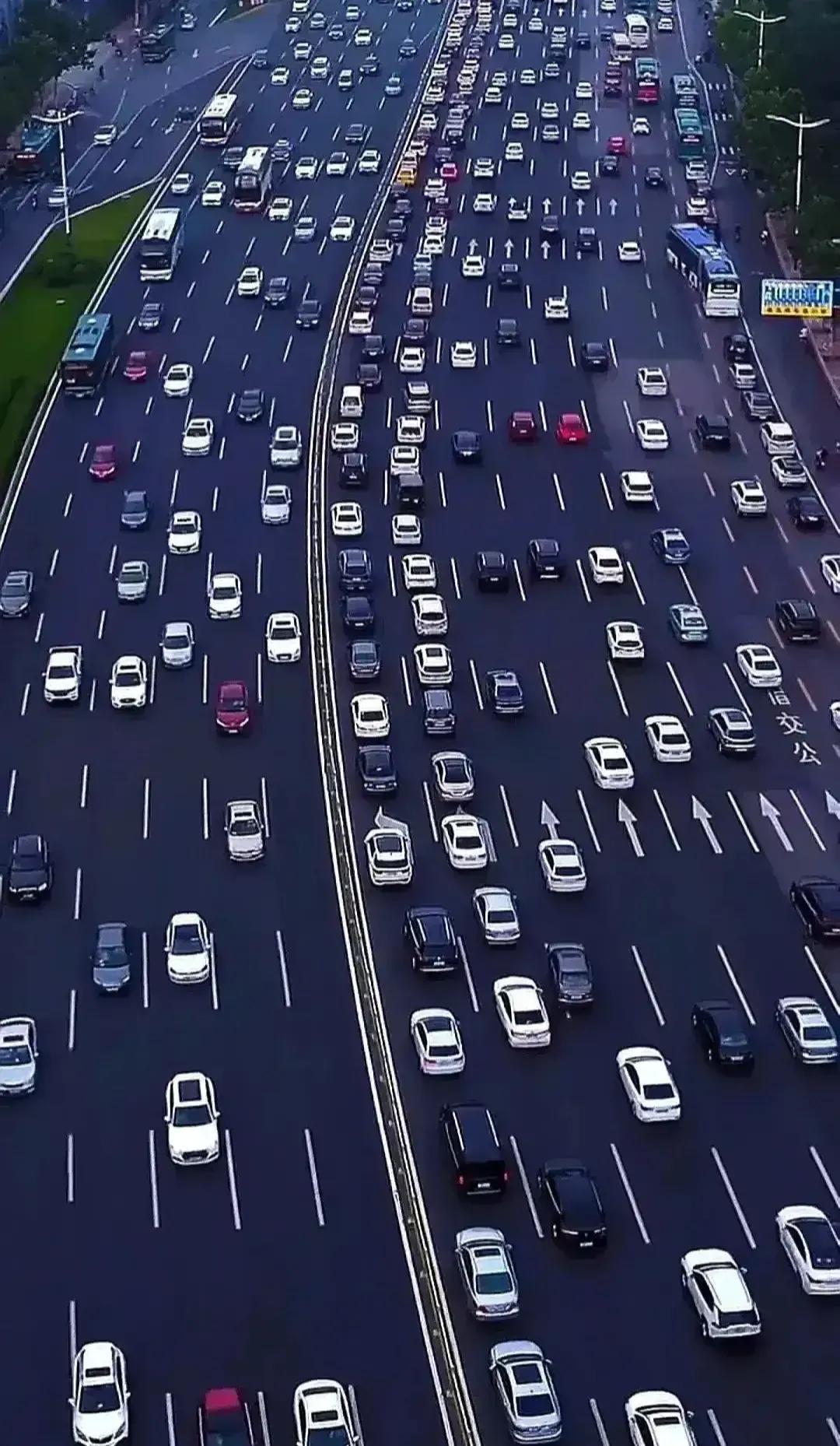 全国最稀有的双向十六车道