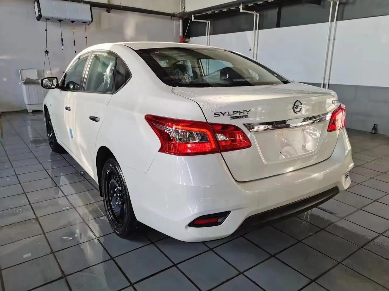 7w裸车 自动低配轩逸经典 108600白 到车一