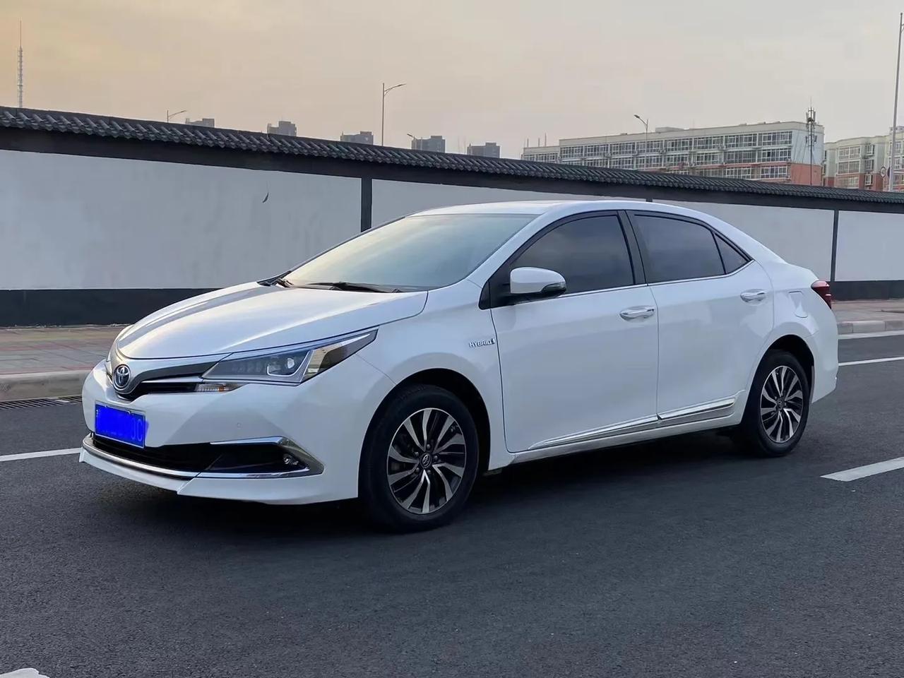 新到18年差根烟2017款改款双擎卡罗拉18精英私家一手原版原漆安全行驶