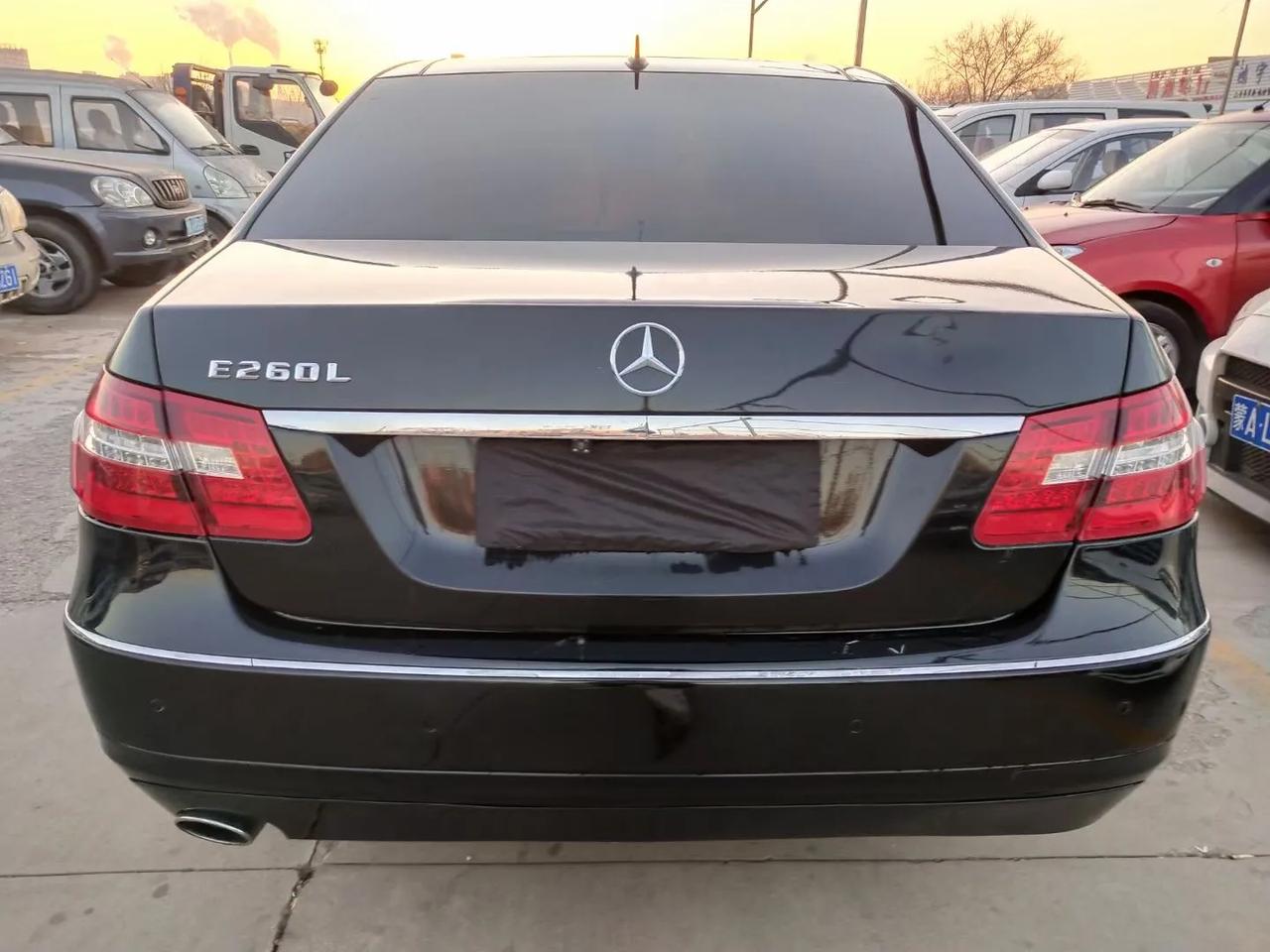 呼和浩特 新到13年奔驰e260,原版车况,费用明年,内饰磨