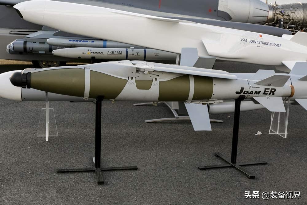 美国军工和澳大利亚军工联合研制生产的JDAM-ER，图片中的型号是MK-82ER，相比于普通JDAM， -「九尾网」