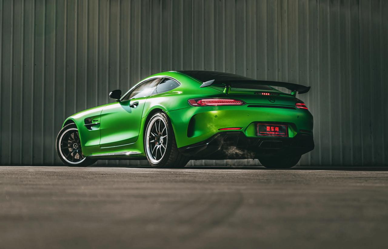 奔驰绿魔amg gt r 目前二级市场这个价位还有保时捷99