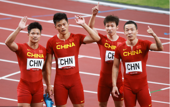 晚报|东航搭载132人客机坠毁 俄一舰队副司令阵亡