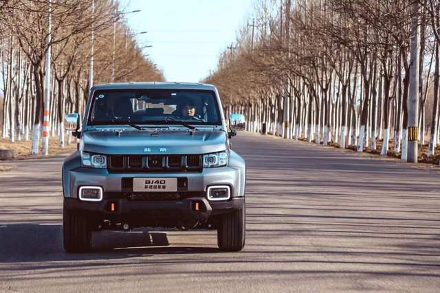 2021年北京越野推出了bj40刀锋英雄版,bj40环塔冠军版,全新承载式suv
