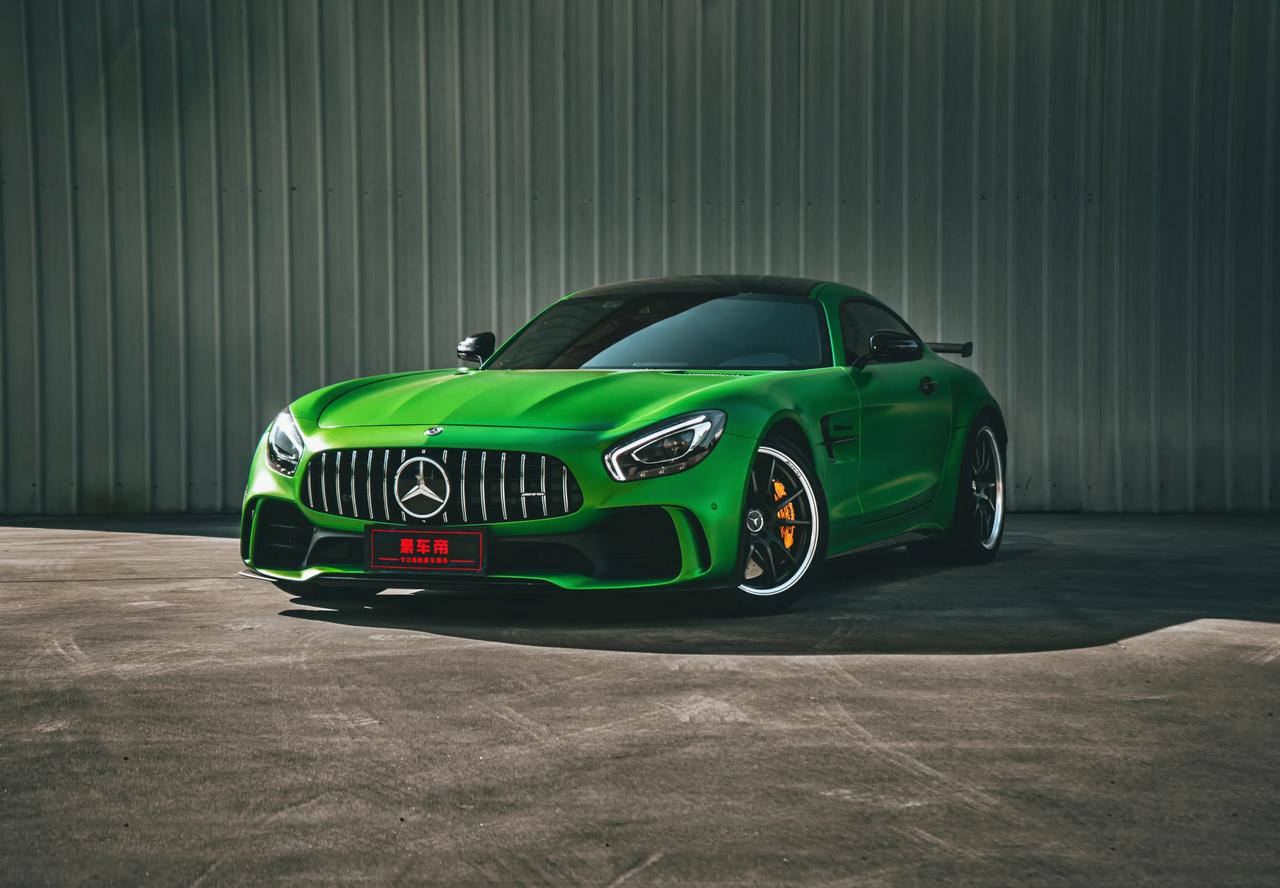 奔驰绿魔amg gt r 目前二级市场这个价位还有保时捷99