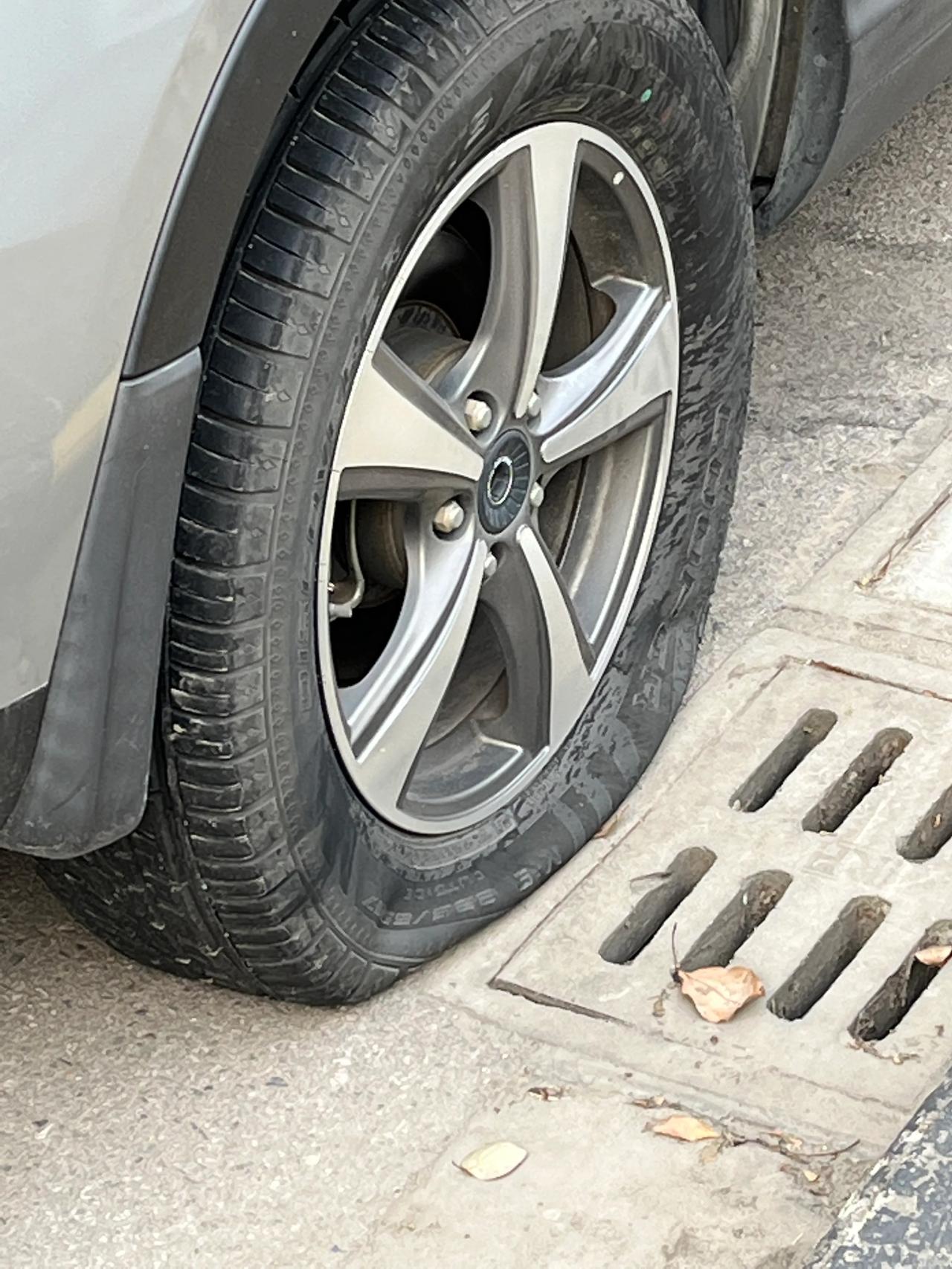 兄弟们这车胎扎破了能开到汽修店吗__懂车帝