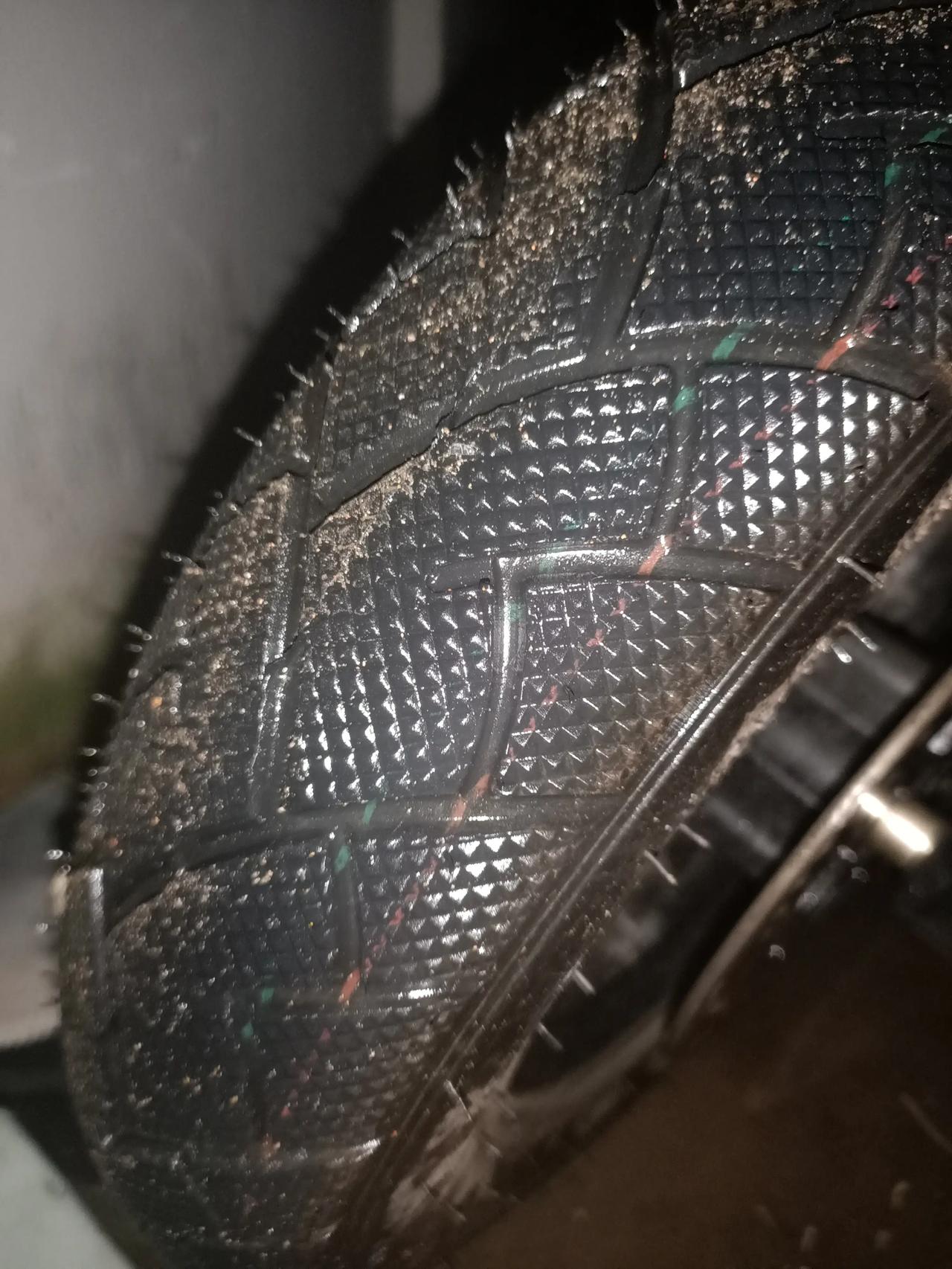 温州头条#今天电瓶车爆胎,多谢保安大叔帮我照看9箱香肠,我