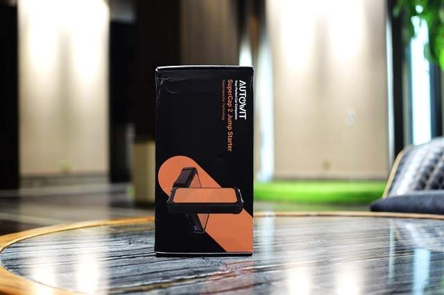 在网上选了一个月的汽车应急电源，最后我入手了autowit超级电容应急电源