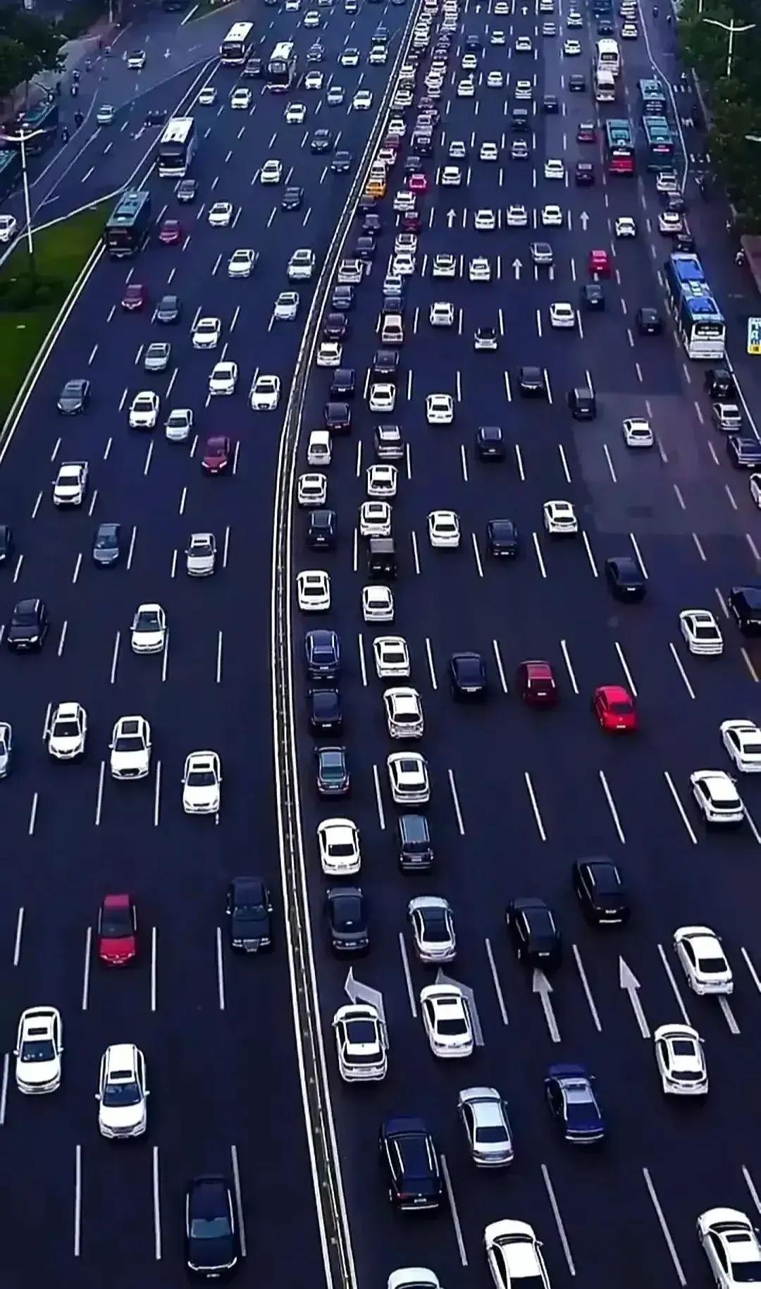 全国最稀有的双向十六车道