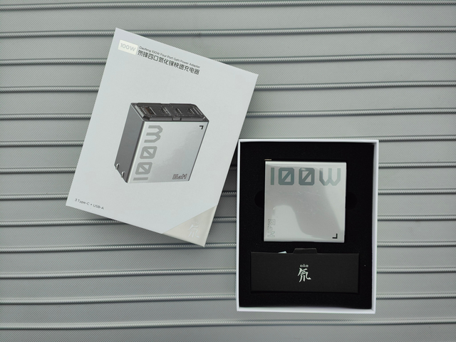 努比亚100W氮化镓，双C口，轻便又方便