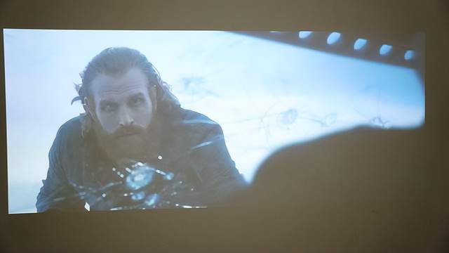 年轻人第一台4K投影仪，Vidda C1与峰米V10，谁能更胜一筹？