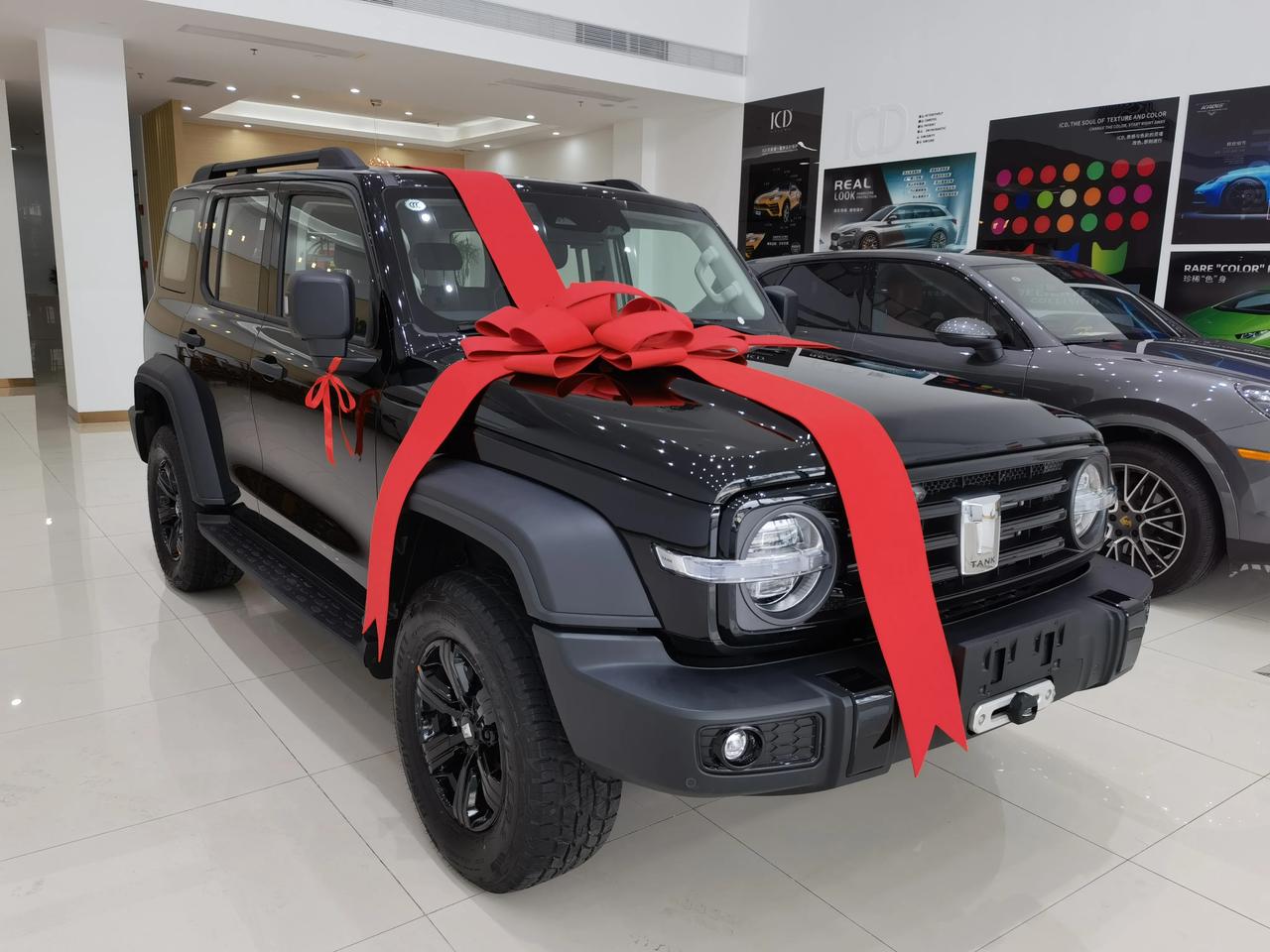 庆祝庆祝坦克300越野版交车