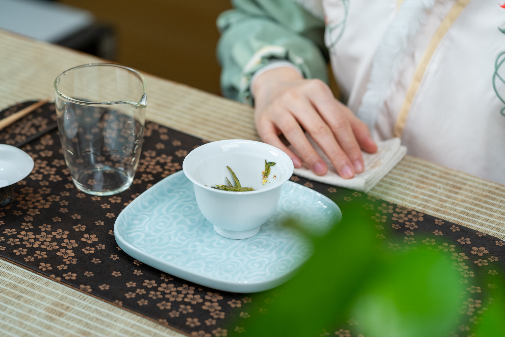 小喜年-春茶有哪些特点，为什么很多人喜欢喝春茶？