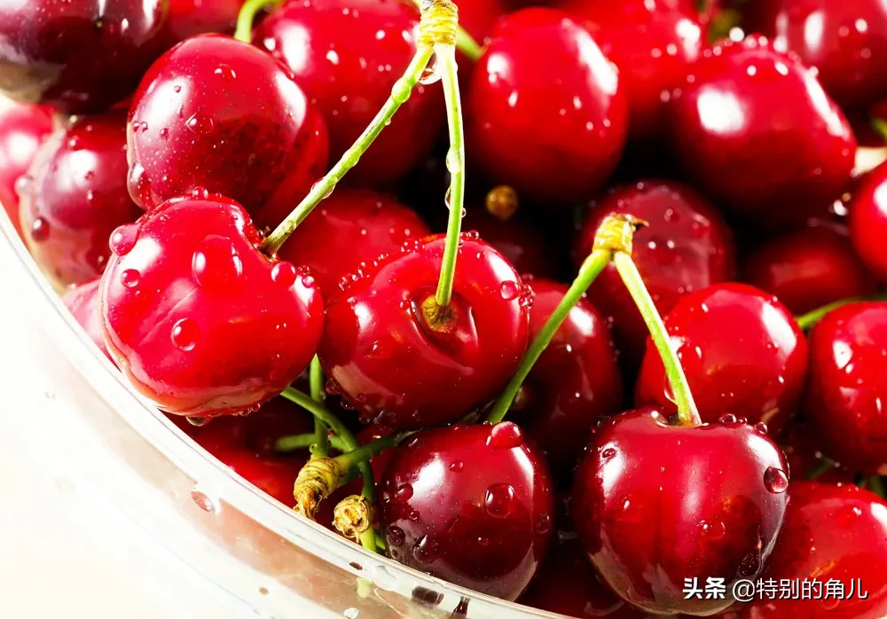 生活中的那些小美好 五月 初夏 水果丰盛的季节之一应季的水果很多 一起来看看大家的喜好 香瓜 树莓 莲雾 芒果 荔枝 天天看点
