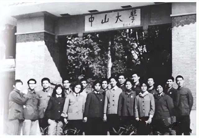 蔡东士:从高考状元到广东省委副书记 内容图19 潮汕网-实时追踪潮商/潮汕/汕头/揭阳/潮州的新闻资讯网站! 蔡东士:从高考状元到广东省委副书记 潮商资讯 图19张