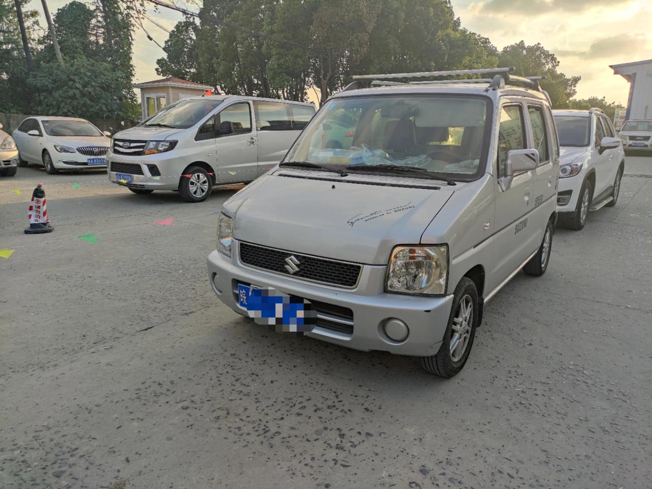 今天收了一辆铃木小面包车北斗星16年1月上牌手动挡10自吸目前跑了9万